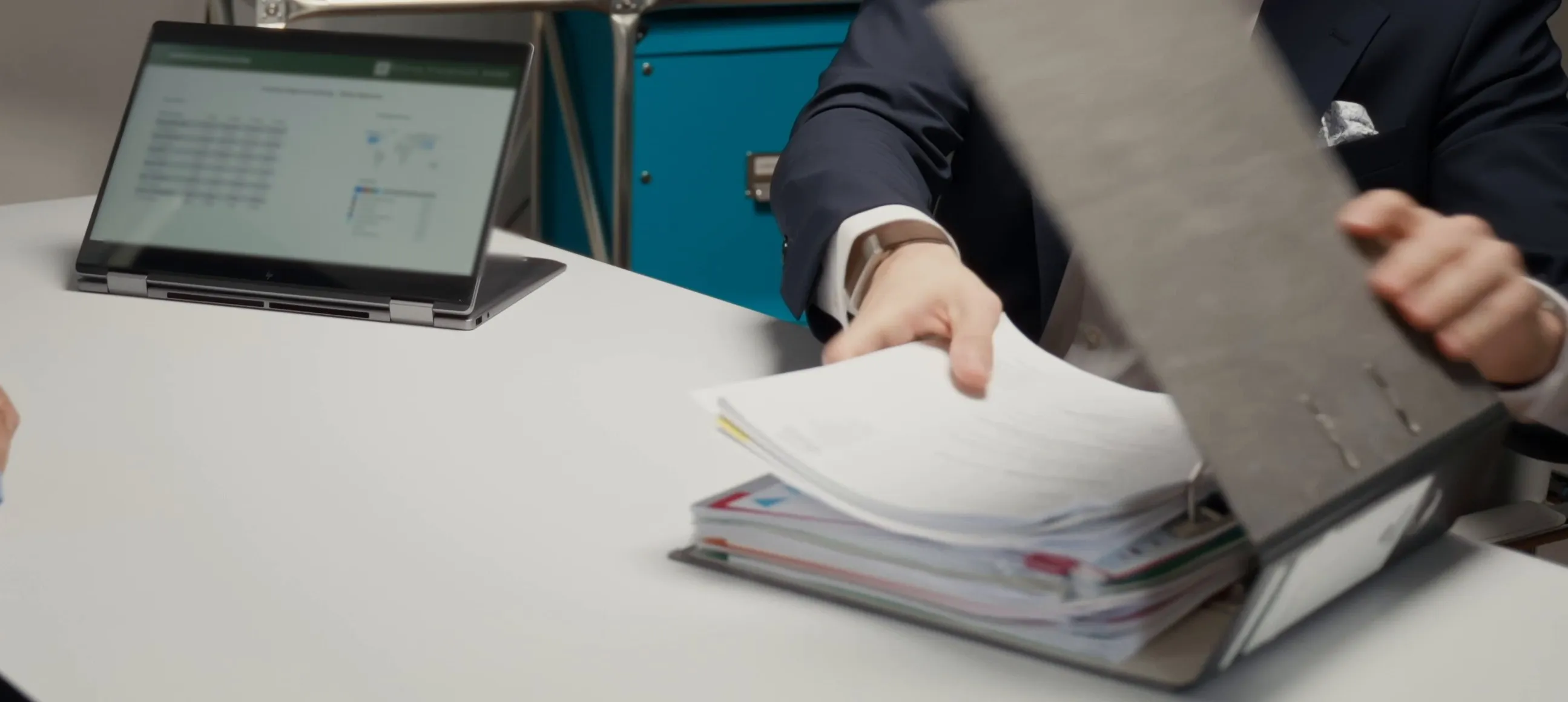 Unterlagen und Auswertung werden im Beratungsgespräch gemeinsam durchgesehen