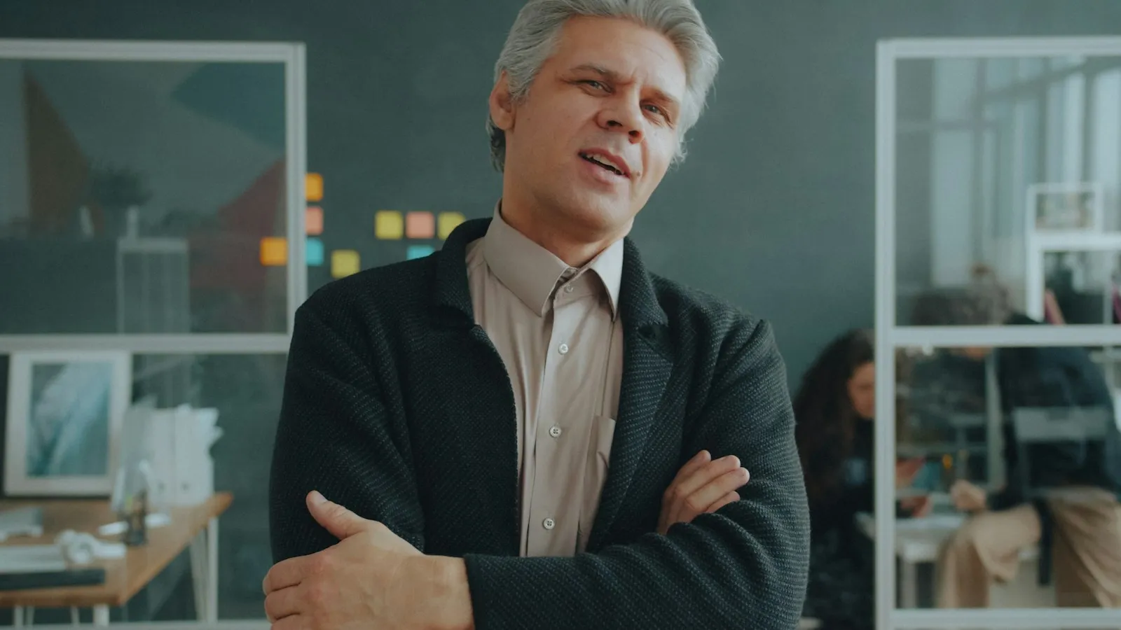Erfahrener Unternehmer im Büro